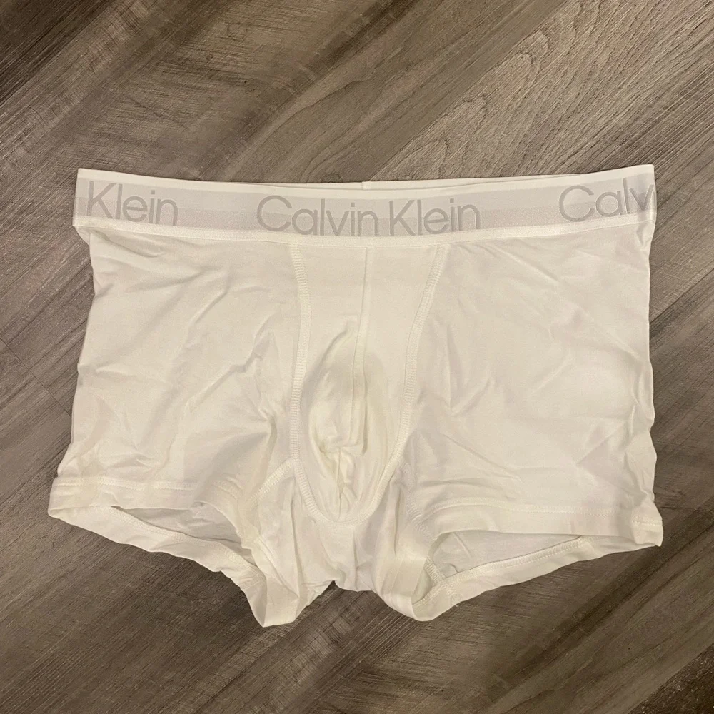 Calvin Klein Modern Structure Trunk
